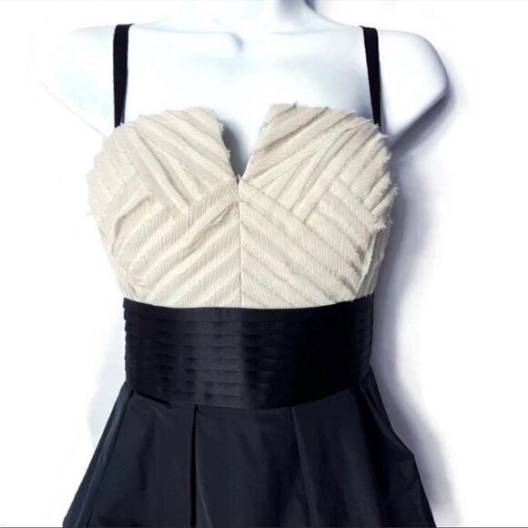 BCBGMAXAZRIA | NYE | Sweetheart Neckline | Formal Mini Cocktail Dress | Size 6 - Picture 3 of 7